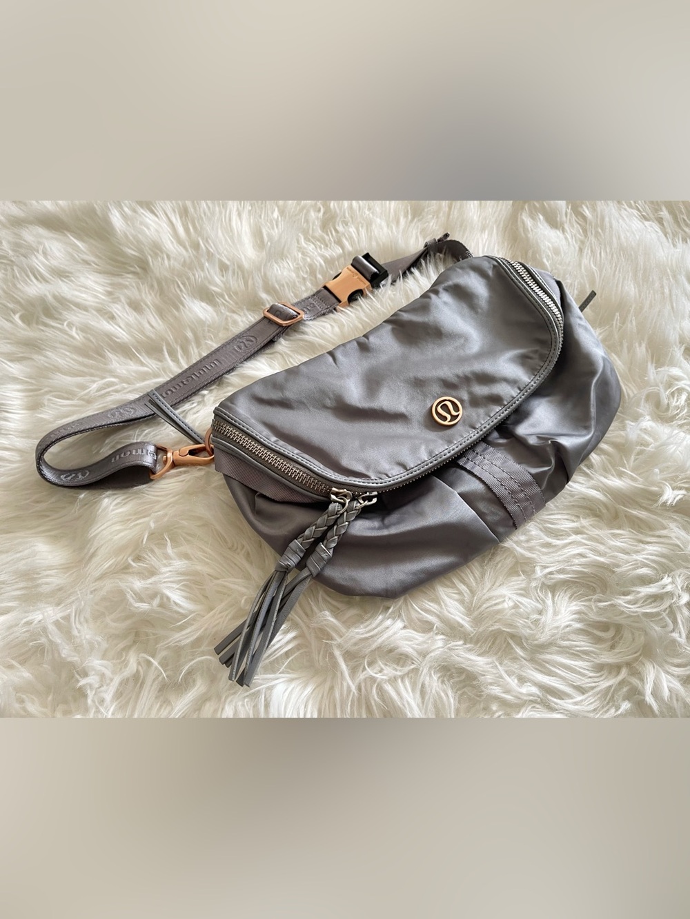 LULULEMON ATHLETICA EUC Grey Good Fortune Bag/fanny pack/crossbody bag